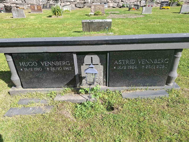 Grave number: 001 2   880