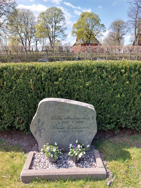 Grave number: HÖ 8   92, 93