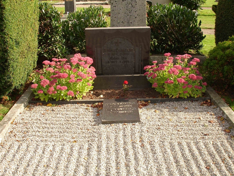 Grave number: HK C    13, 14