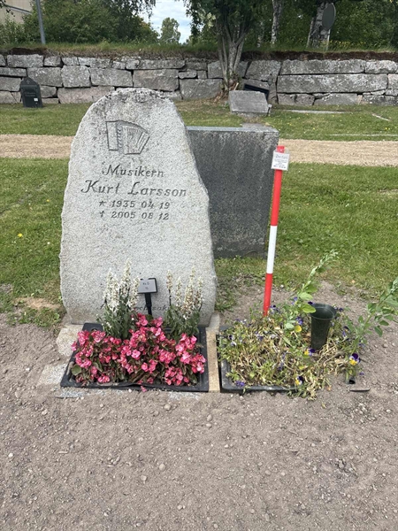 Grave number: 003 D    15