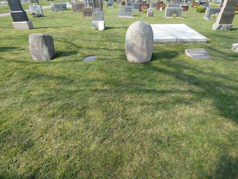 Grave number: EL 2     5