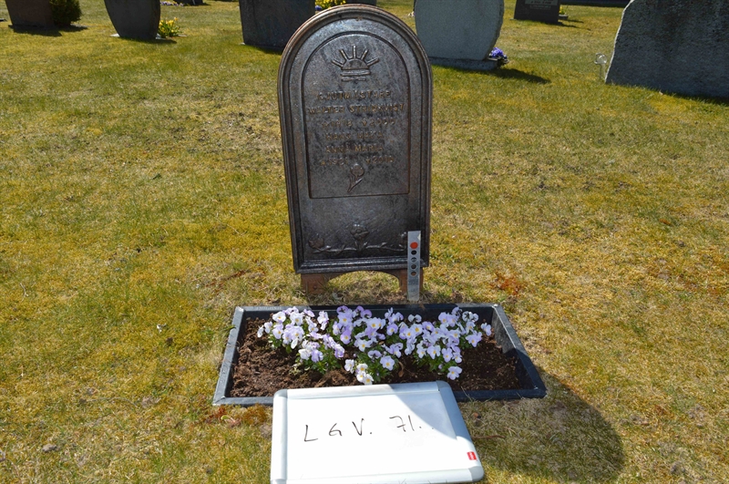 Grave number: LG V    71