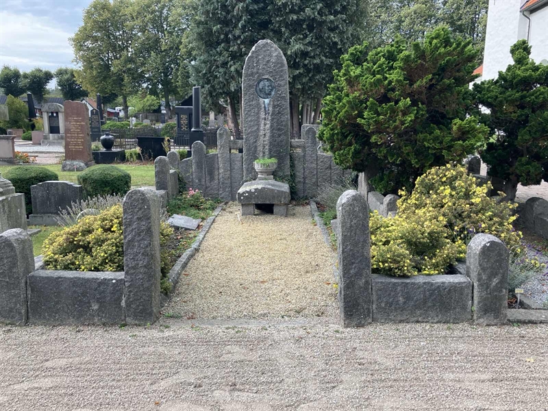 Grave number: NÅ 07     2, 3