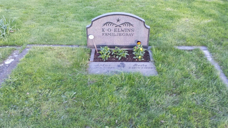 Grave number: M B    8, 9