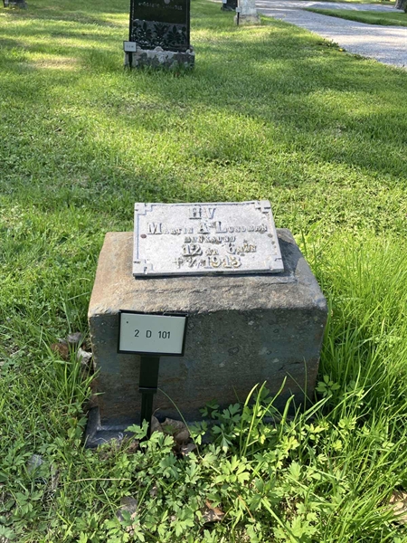 Grave number: 2 D   101