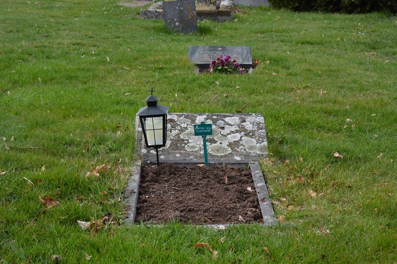 Grave number: B2 3    51