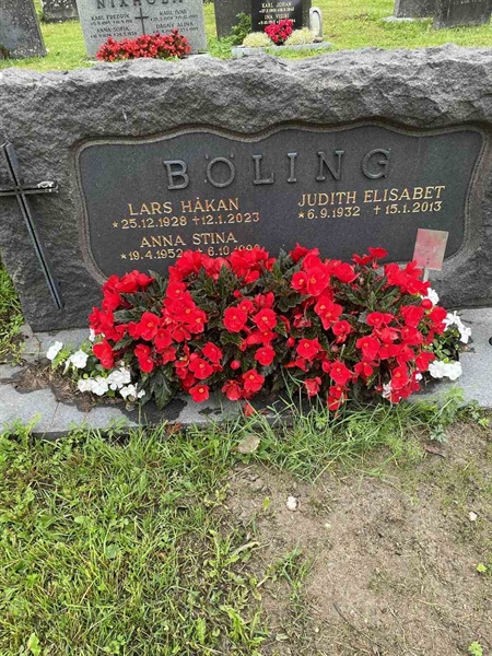 Gravnummer: N 4 4   572-573