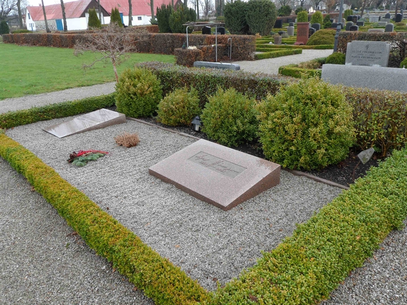 Grave number: ÖTN NVK2    52, 53, 54, 55