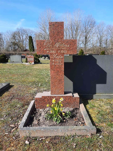 Grave number: ON E    27-28