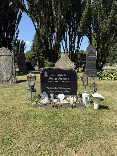 Grave number: TR 4 1   163