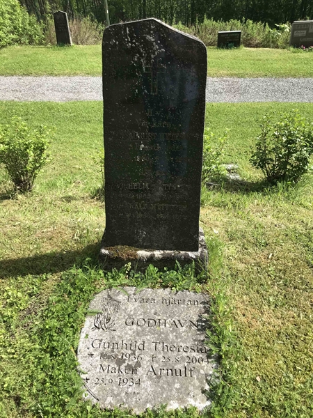 Grave number: UN D   173, 174