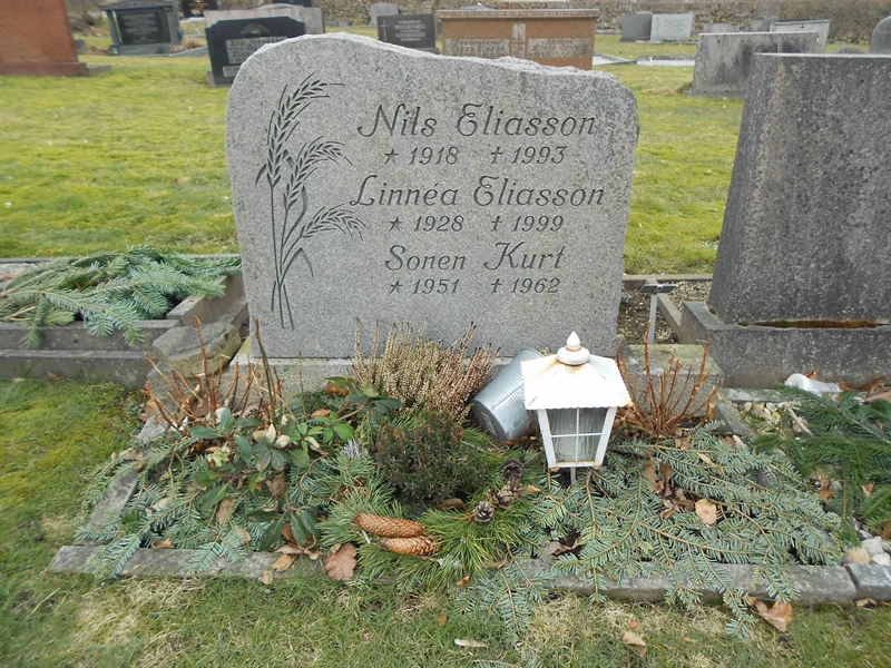 Grave number: NÅ M6   137
