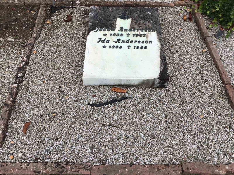 Grave number: 20 K    35