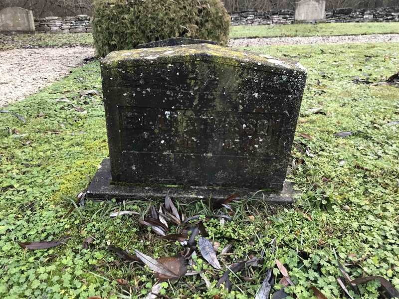 Grave number: L A    60