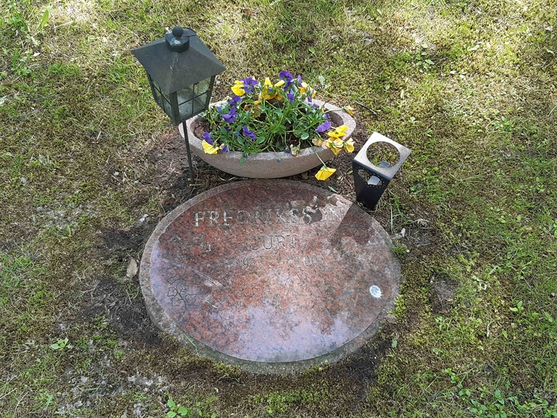 Grave number: KA 15   151