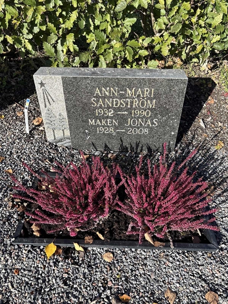 Grave number: 4 N NE    12