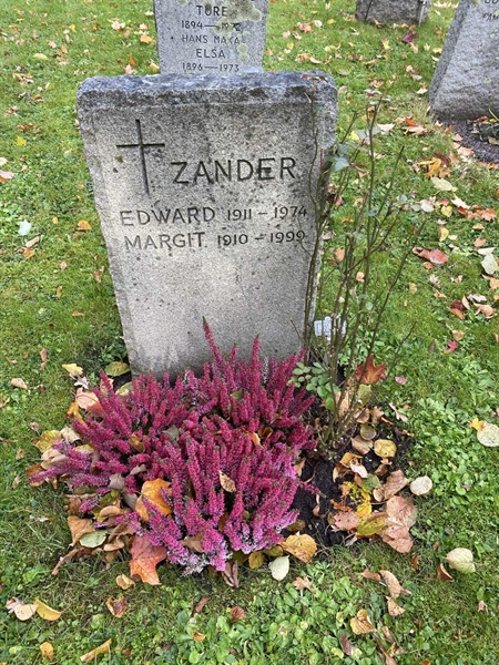 Grave number: 1 H   219