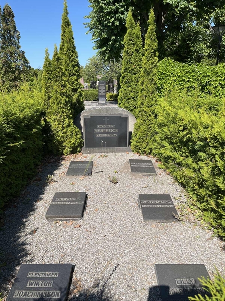 Grave number: NK V    12