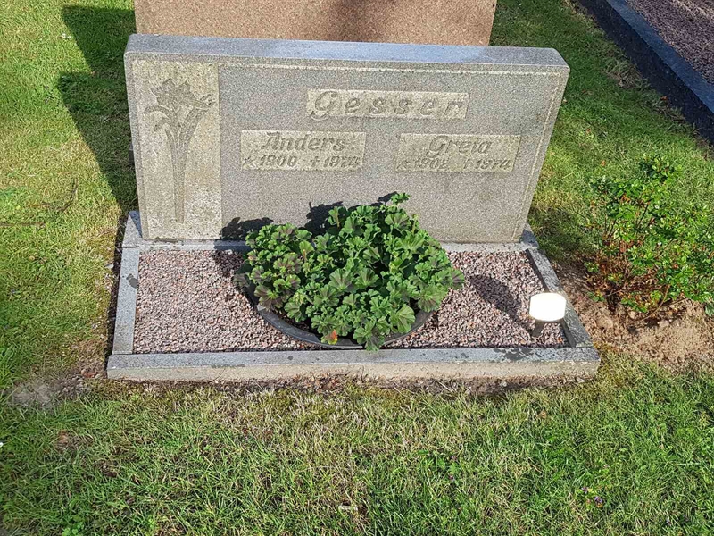 Grave number: 01   827