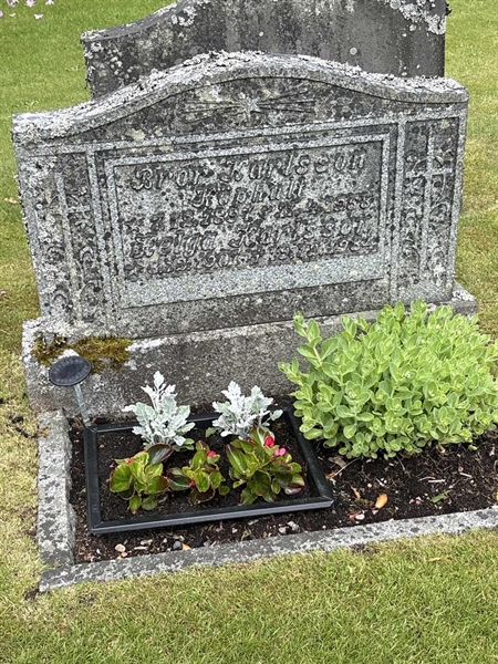 Grave number: SKF E   112, 113