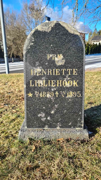 Grave number: M G 01 18-20