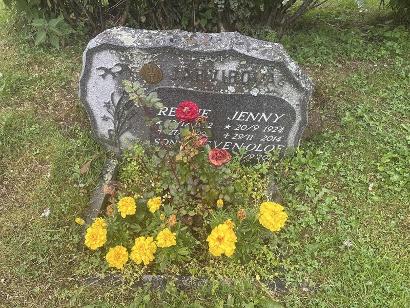 Grave number: 002 2   598