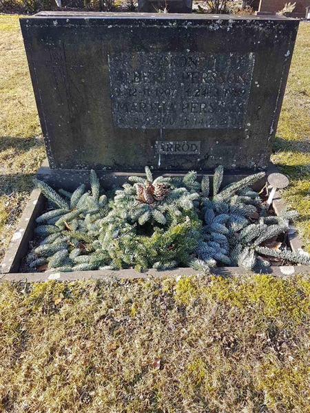 Grave number: RK N 12     3, 4