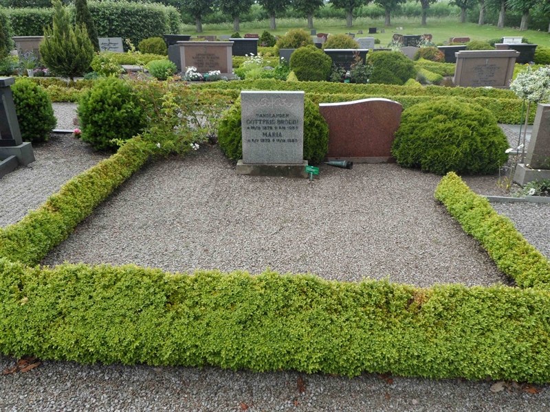 Grave number: ÖV H    33, 34