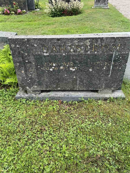 Grave number: N 4 4   596