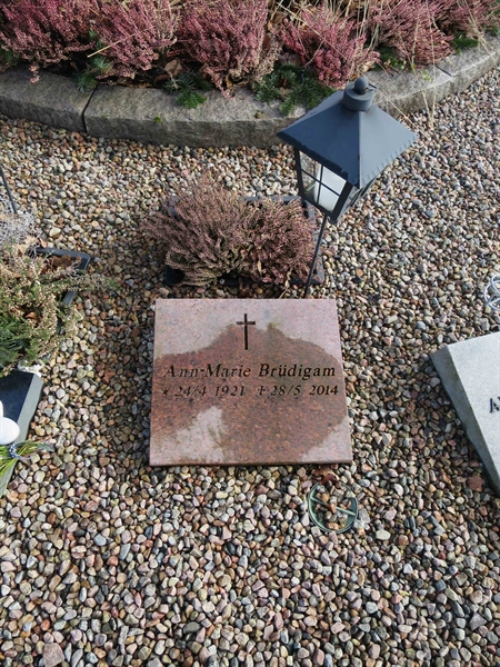 Grave number: HNB IV    64