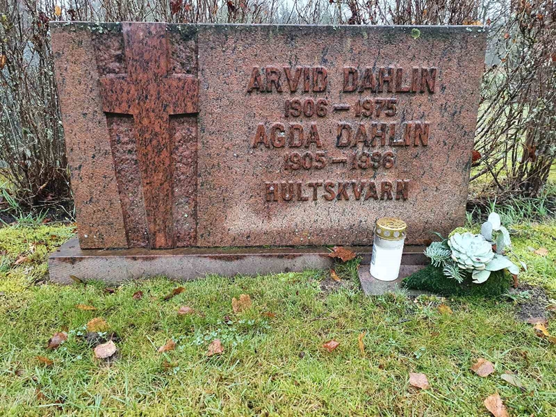 Grave number: Å N   233