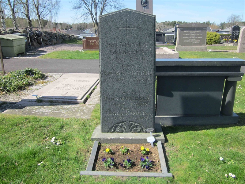 Grave number: 04 A  194, 195, 196