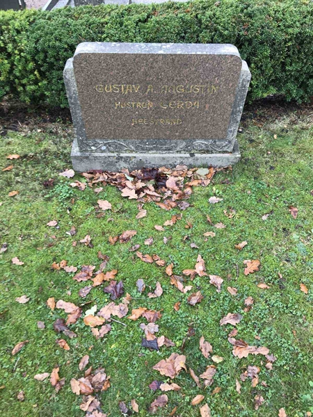 Grave number: SN 01     4, 5