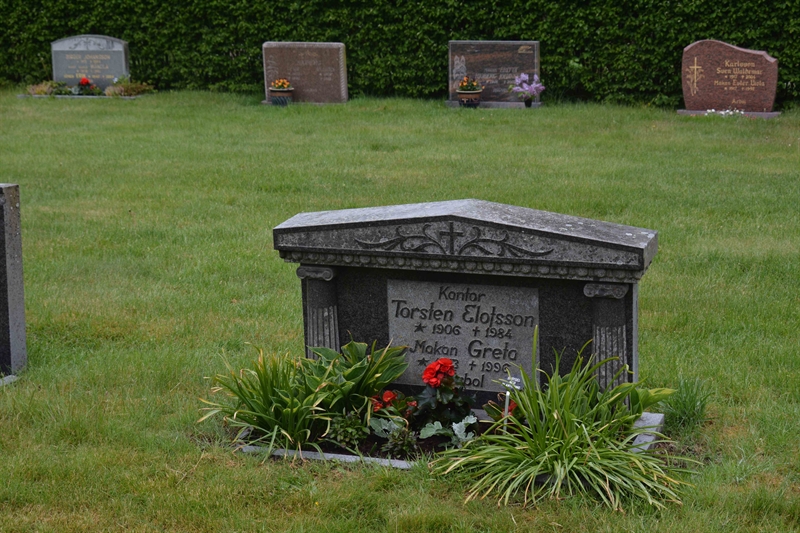 Grave number: SRN 6   137, 138