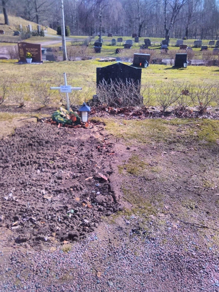 Grave number: KU 06    10, 11