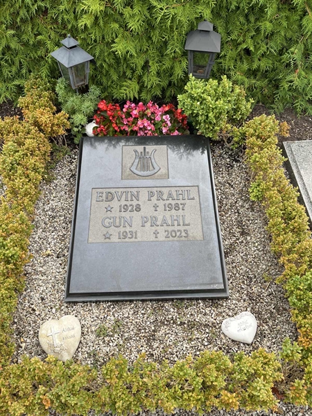 Grave number: NK Urn s    17
