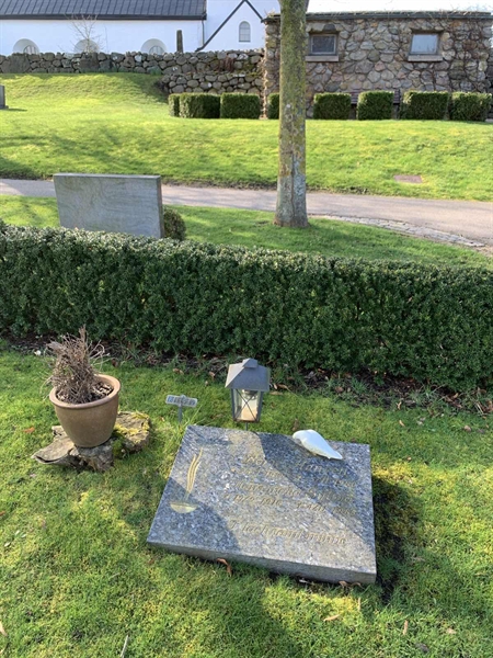 Grave number: SÖ L   211, 212