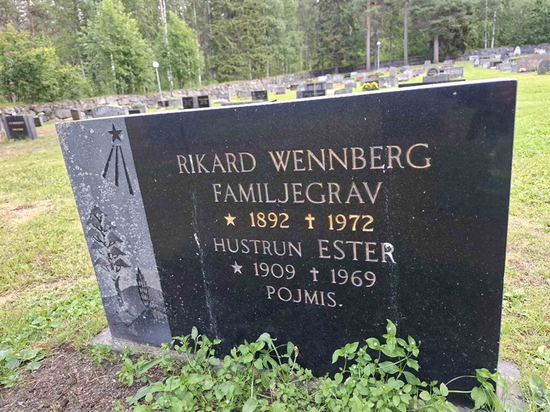 Grave number: 001 2   557