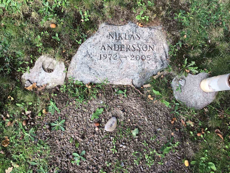 Grave number: 20 R    48