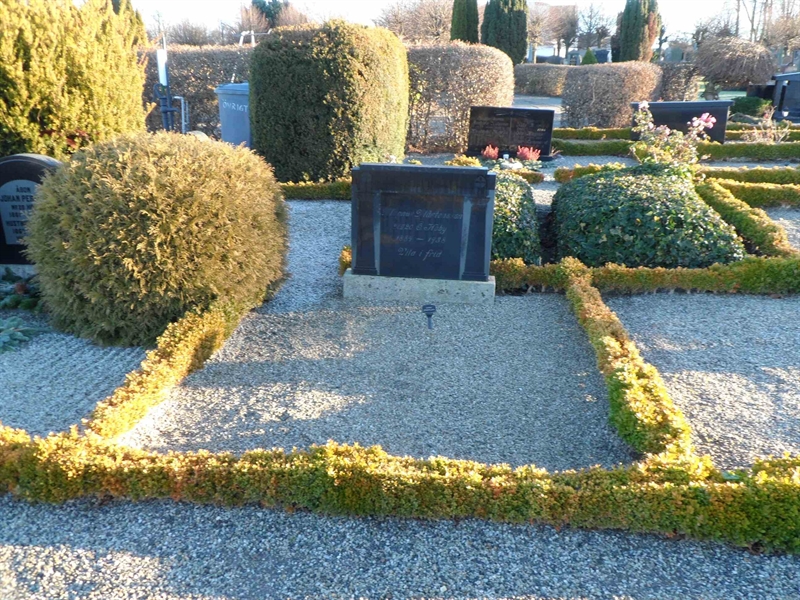 Grave number: 2 01  1224