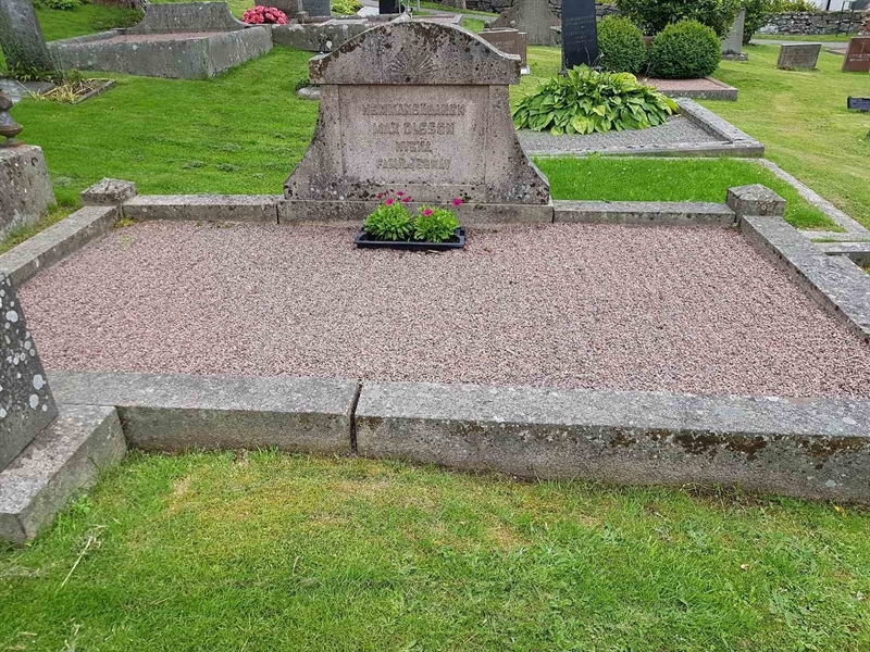 Grave number: 06 60764