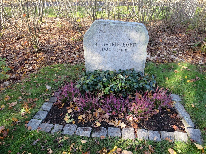Grave number: HNB II     1