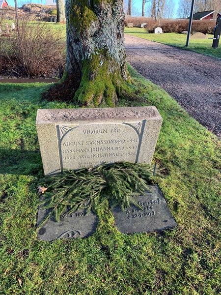 Grave number: Lå N C   835, 836, 837