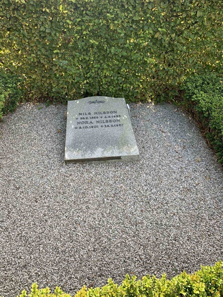 Grave number: NK H    77