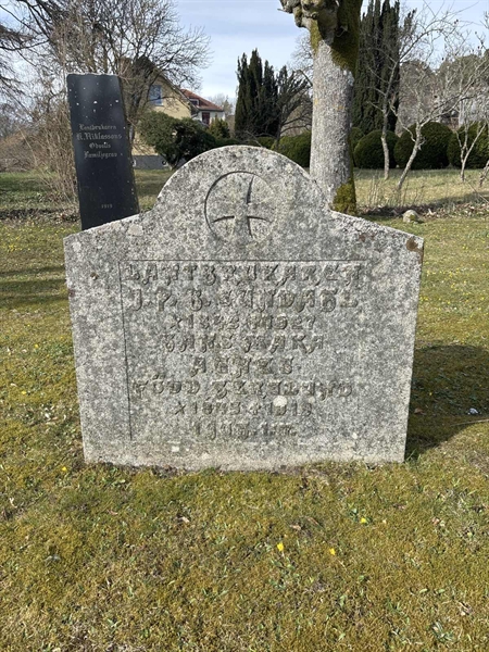 Grave number: LI 12
