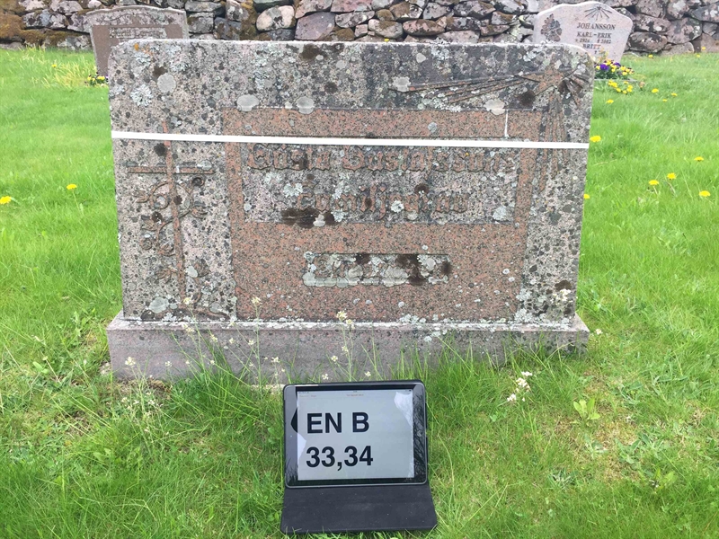 Grave number: EN B    33, 34