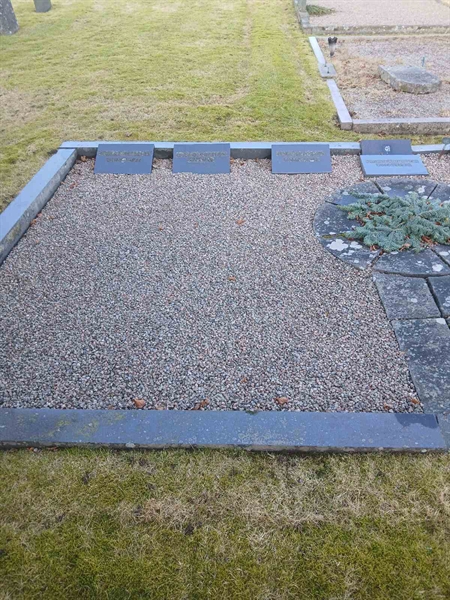 Gravnummer: 2 7  103, 104, 105, 106, 107, 108