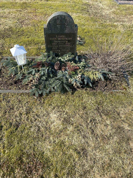 Grave number: 50 E    49A-C