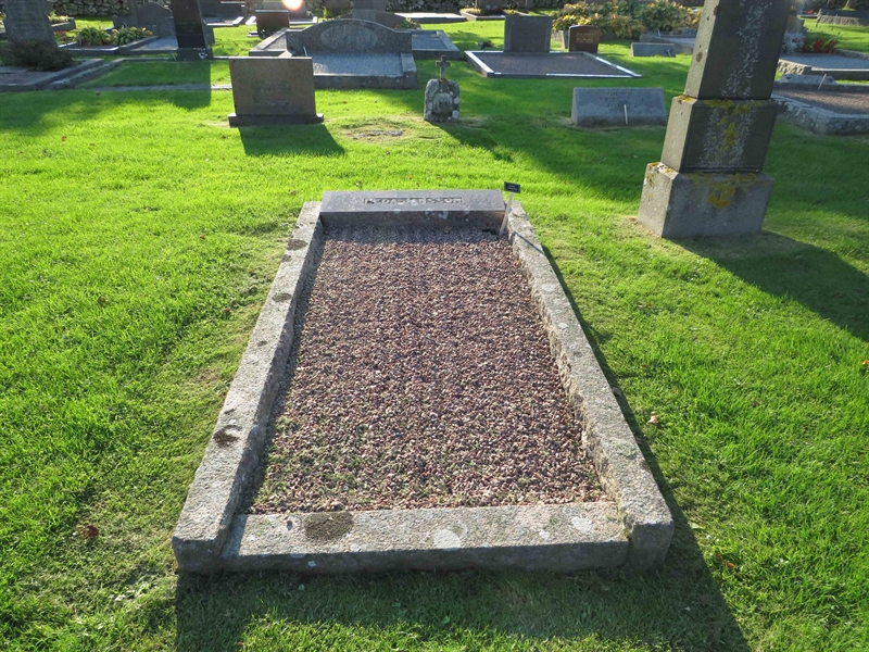 Grave number: 1 05   70