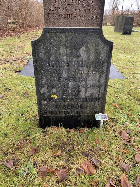 Grave number: 1 P   110